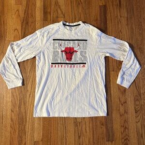 White Adidas Mens XL Chicago Bulls long sleeve shirt